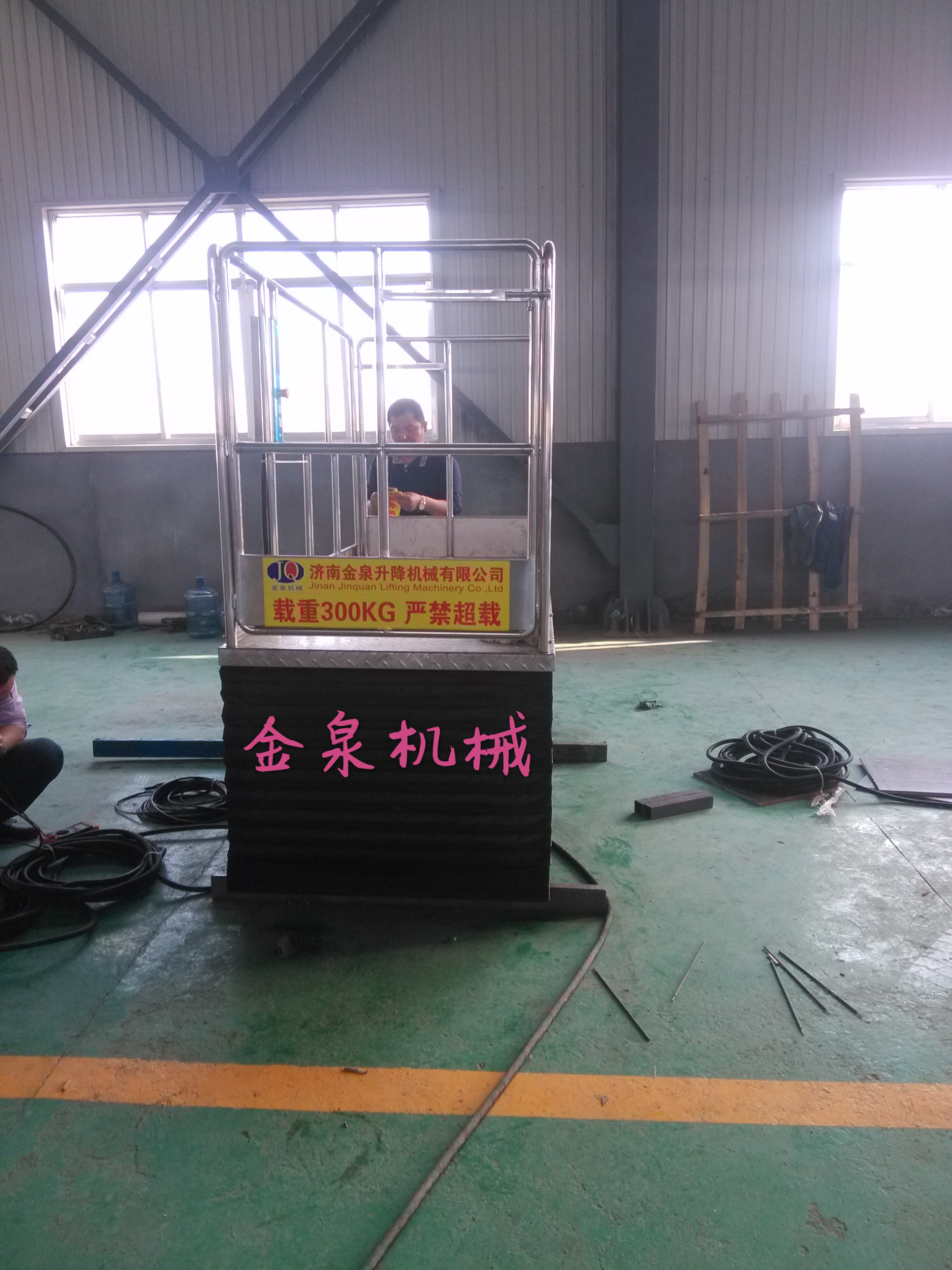 上?？谇会t(yī)院殘疾人升降平臺發(fā)貨