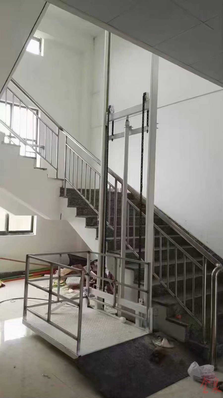 <b>單杠單臂導(dǎo)軌升降機</b>