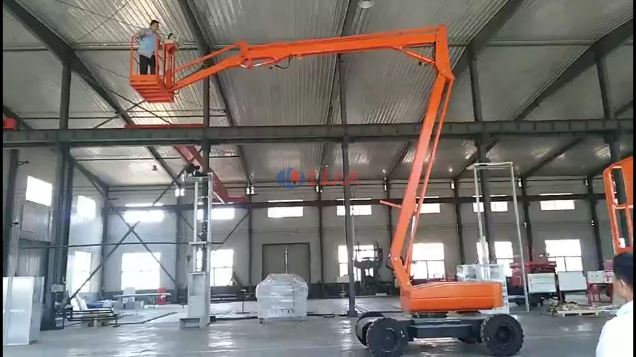 江蘇經(jīng)濟(jì)開發(fā)區(qū)訂購(gòu)14米自行曲臂升降機(jī)