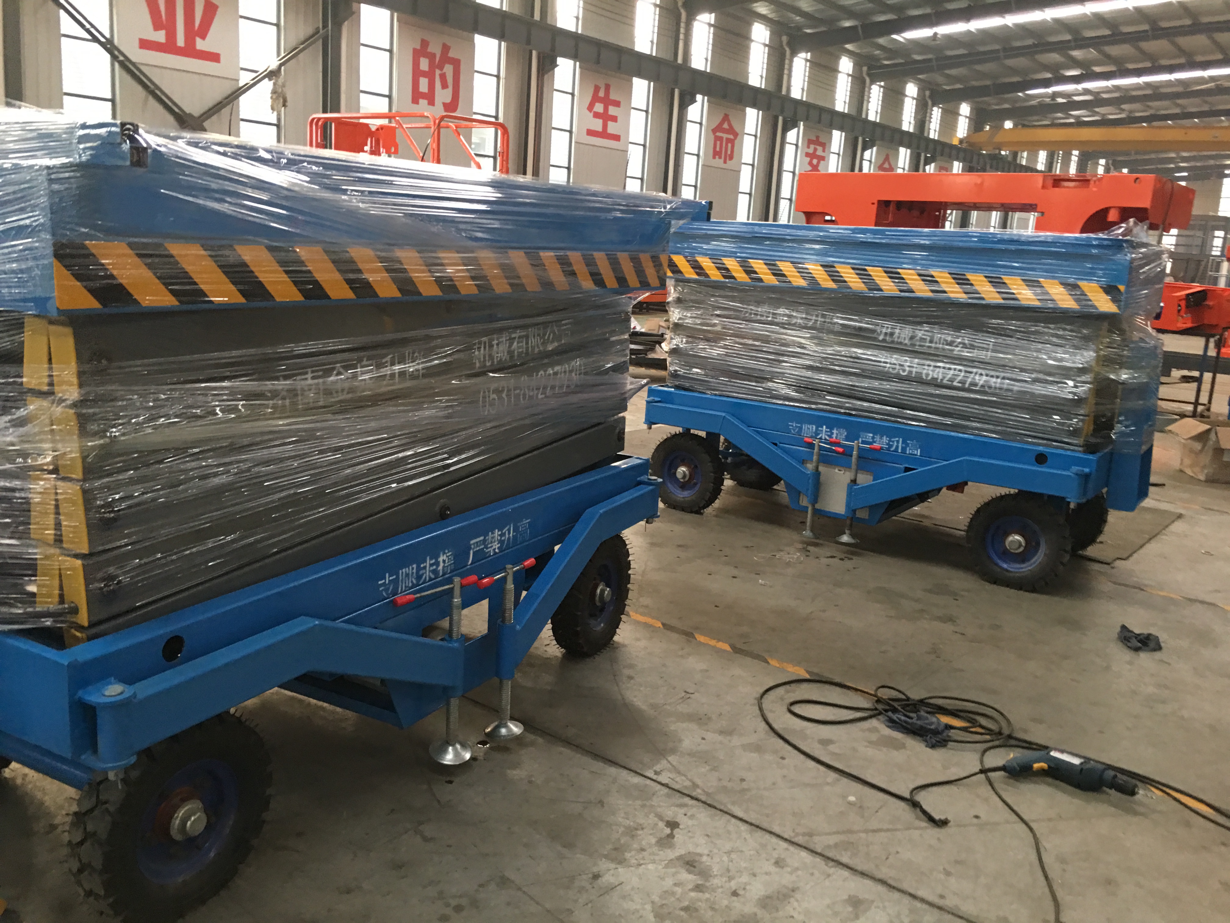 內(nèi)蒙古8米移動(dòng)升降機(jī)2臺(tái)客戶收貨