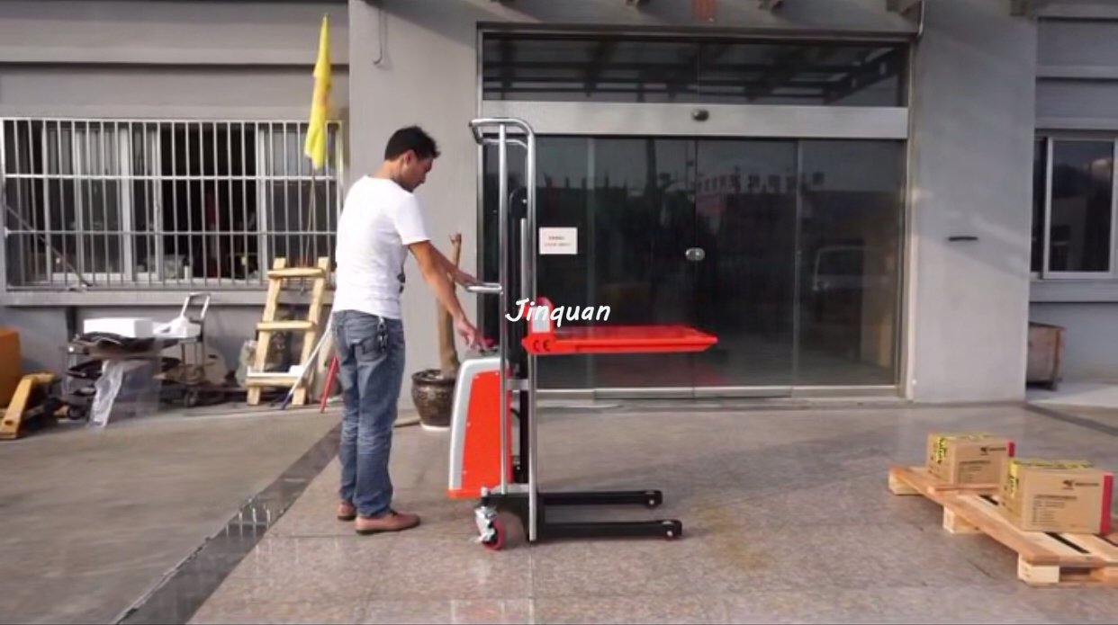 便攜式半電動(dòng)堆高車